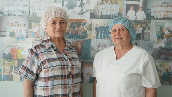«Ми божевільні, ненормальні люди», або Які вони – будні луцьких медсестер (репортаж, фото 18+)
