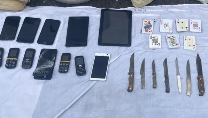 Ножі, телефони, алкоголь: у в'язнів на Волині знайшли заборонені предмети (фото)