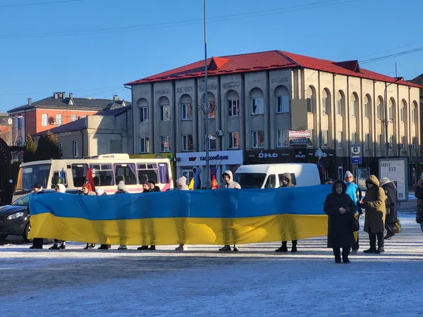 Майже 14 місяців очікування: у Ковелі попрощалися з воїном Романом Ющенком (фото)