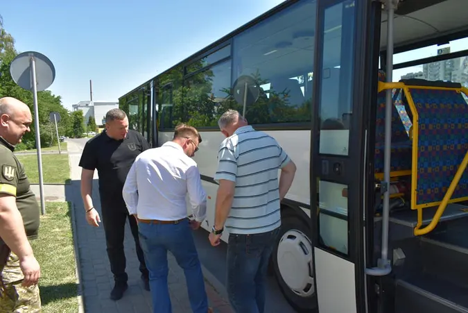 З Волині на фронт передали автобус для перевезення поранених бійців (фото)