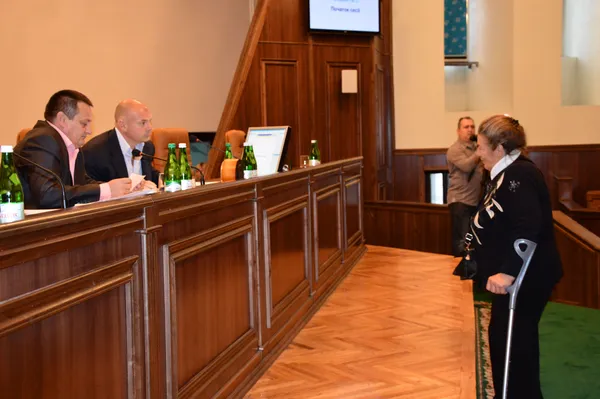 Алкоголь, неповага та ворожнеча під час сесії Волиньради (фото)