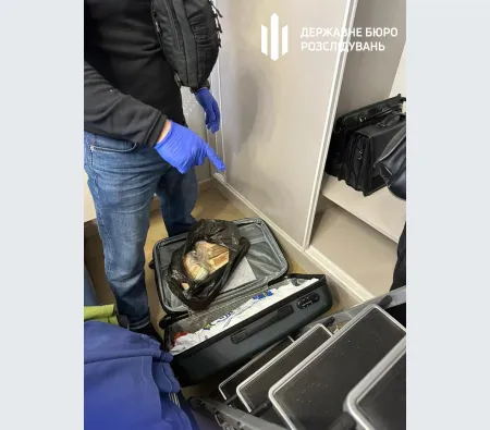 Елітні авто, коштовності, земля: депутат обласної ради незаконно збагатився на мільйони доларів (фото, відео)