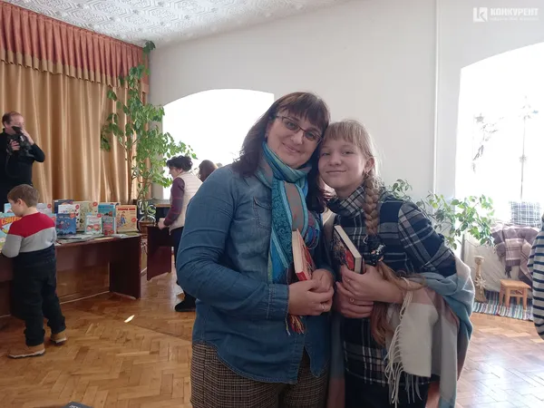 У обласну юнацьку бібліотеку у Луцьку завезли нові книжки: що тут є (фото)