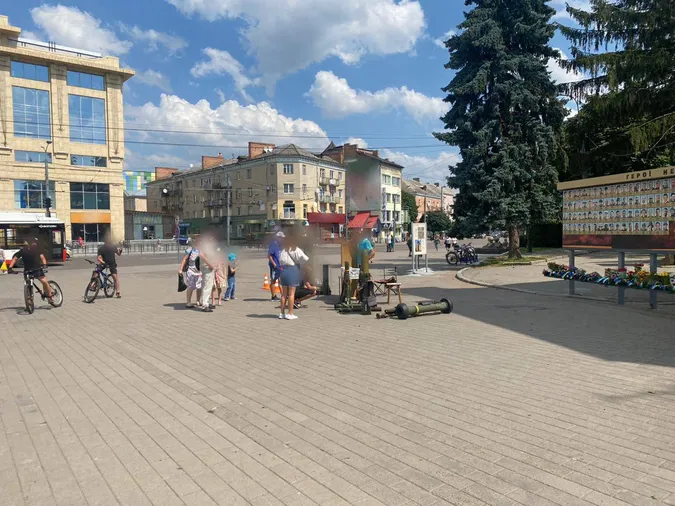 У центрі Луцька 75-річний дідусь обікрав волонтера (фото)