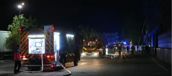 У Луцьку ліквідували пожежу в «Адреналін Сіті»: рятувальники розбирають конструкції (фото)