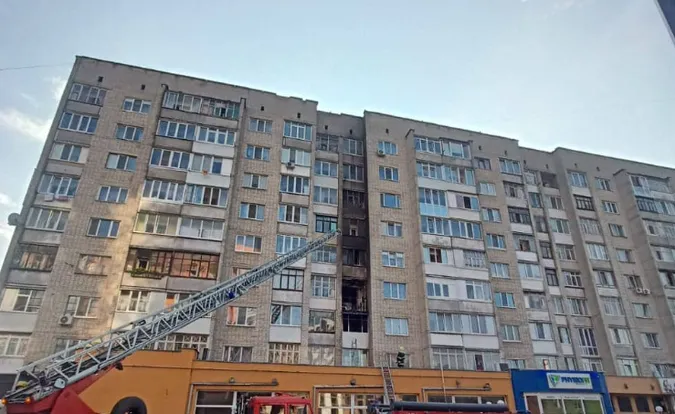 У Луцьку – пожежа на Привокзальному: горить багатоповерхівка (фото, відео, оновлено)