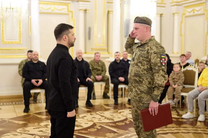 Навіть з пораненням продовжував воювати: Зеленський вручив волинянину «Золоту Зірку»