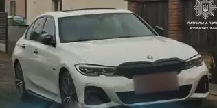 Натиснув на газ замість гальм: у Ковелі водій BMW намагався втекти від поліції
