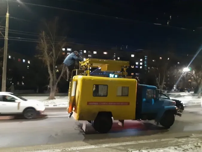Тролейбуси стоять: у Луцьку на Молоді – обрив контактної мережі (фото)