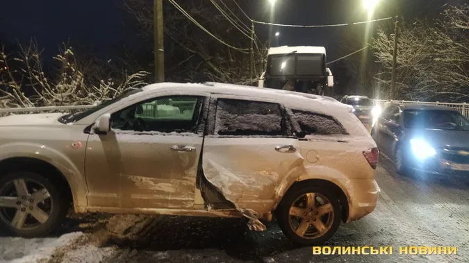 У Луцьку – масштабна ДТП за участю трьох автомобілів (фото)