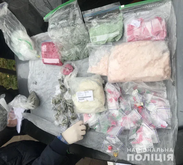 19 учасників та 46 кг наркотиків: силовики накрили потужний наркокартель (фото, відео)