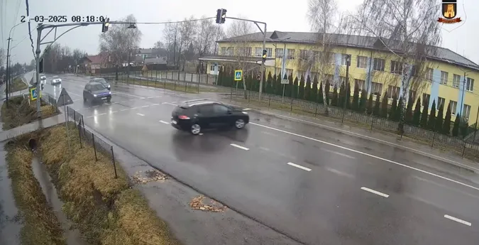 Пролетів дорогою десятки метрів: у Луцькому районі – аварія (відео)