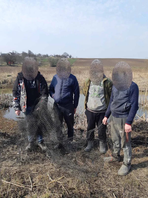 У Володимир-Волинському районі зловили рибалок із сітками (фото)