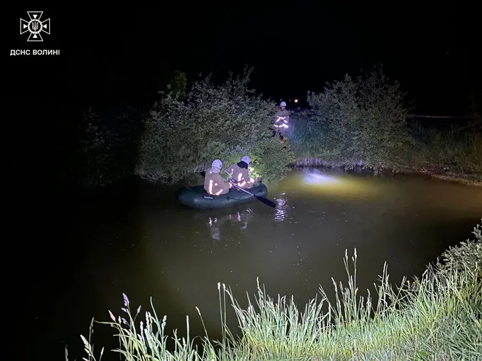 На Волині всю ніч шукали зниклих 3-річних двійнят (фото)