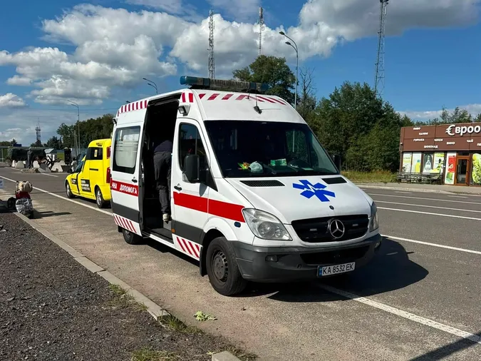 Дві доби в дорозі з окупації: на Волині онуки зустріли 80-річну бабусю зі Скадовська (фото)