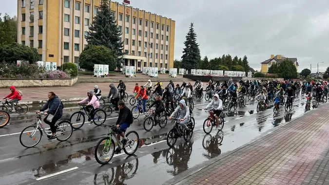 Понад 200 учасників: у Нововолинську провели велопробіг з нагоди Дня Незалежності (фото)