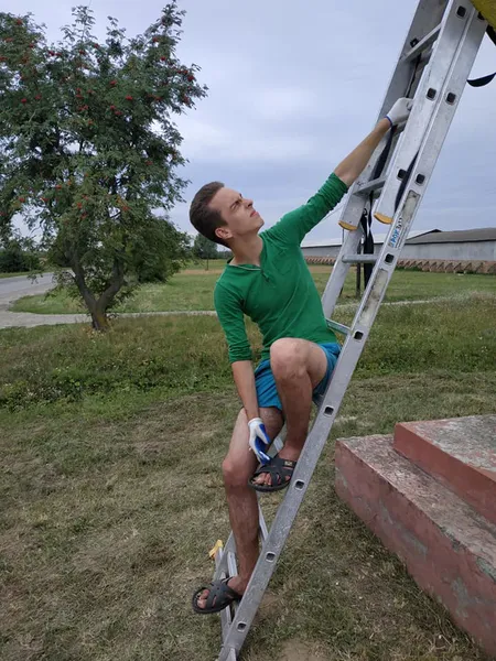 В Устилузі розфарбували в’їзний знак (фото)