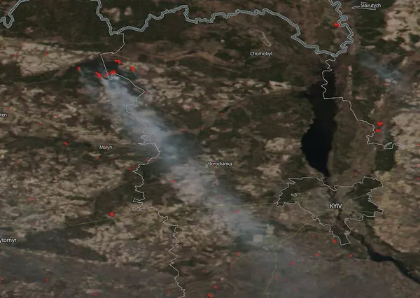 NASA показала фото масштабної пожежі під Чорнобилем з космосу (фото)