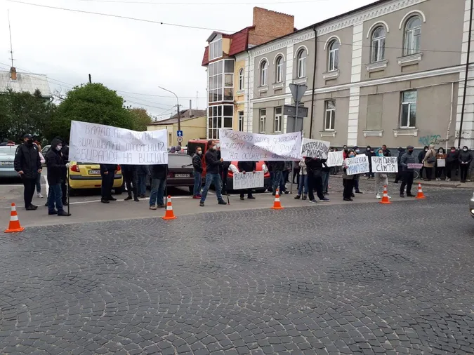 Під стіни Луцькради знову прийшли підприємці ринків (фото, відео)