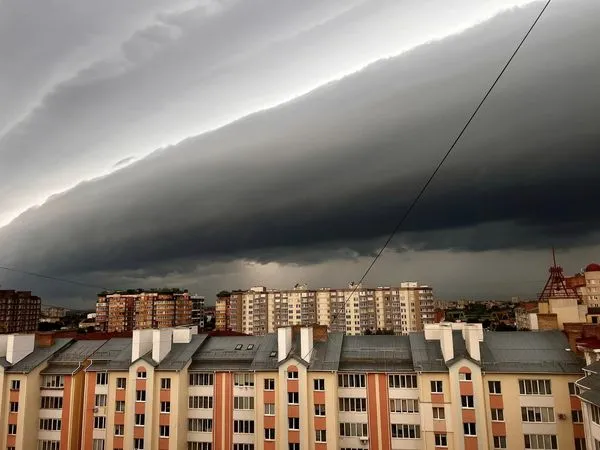 Перед грозою: страшно красиве небо над Волинню (фото)