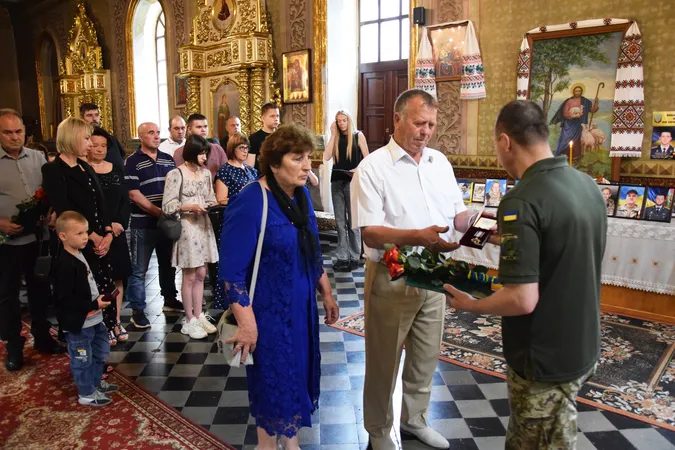 У Луцьку ордени загиблих прикордонників передали їхнім рідним (фото)
