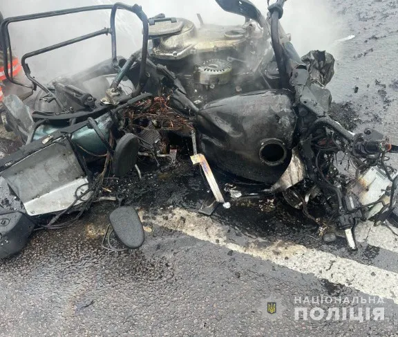 Під Луцьком «харлей» протаранив «форд» – мотоцикл згорів, байкер загинув (фото)