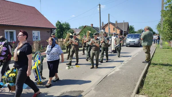 У Луцькому районі провели в останню дорогу воїна Володимира Холевінського (фото)