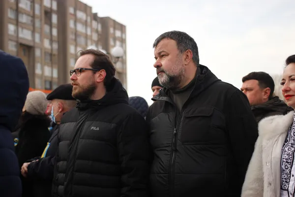 Прапори та сотні людей: як у Луцьку святкували День єднання (фото, відео)
