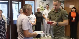 «Золотий хрест» і орден «За мужність»: Героя з Волині нагородили за бойові заслуги (фото)