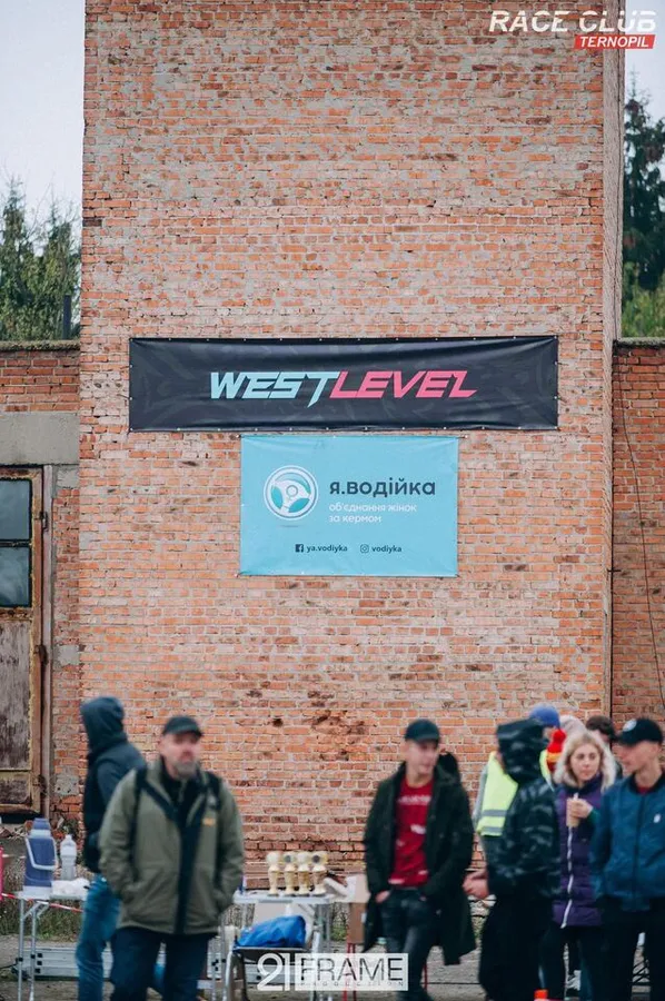 Під Луцьком влаштували автогонки