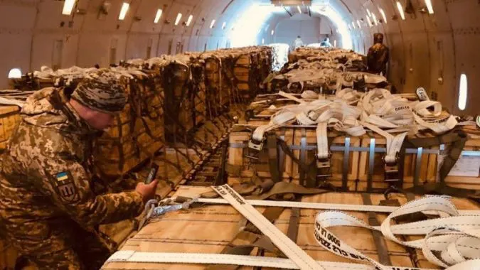 Україна отримала військову допомогу від США та Британії (фото)