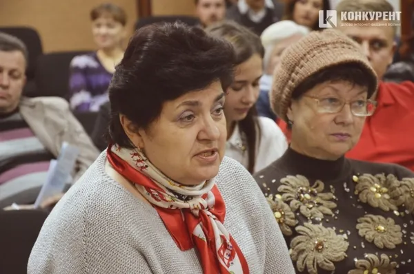 «Краще купити 5 тролейбусів і дати частину адресної допомоги пенсіонерам» - каже жінка