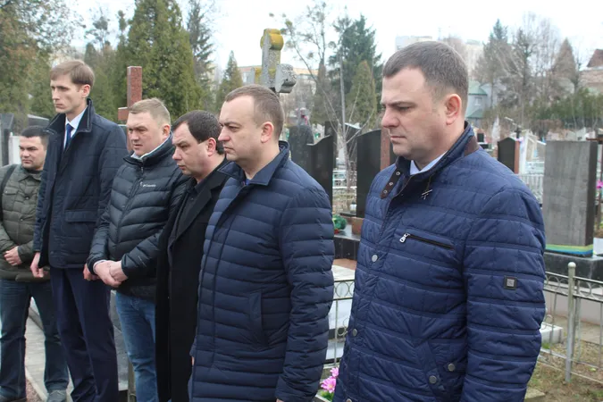 У Луцьку вшанували пам'ять загиблого в АТО капітана СБУ (фото)