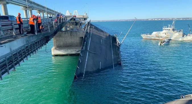 В росії все більші проблеми з логістикою через пошкодження Кримського мосту, – британська розвідка