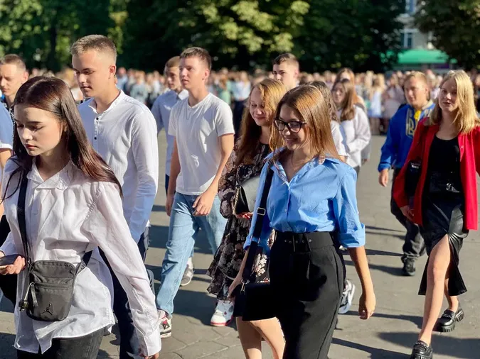 Як пройшов перший дзвоник в Нововолинську (фото)