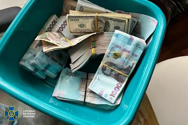 Мільйони готівкою та проросійська література: що СБУ знайшла у  Києво-Печерській лаврі (фото, відео)