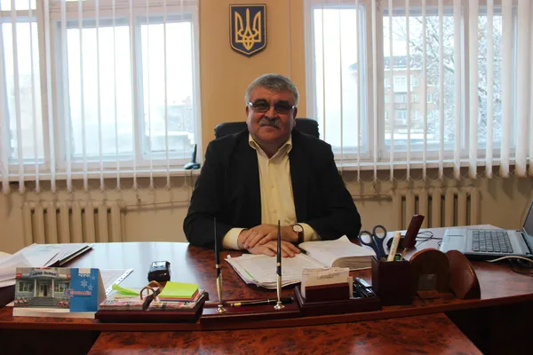 Ванна лучанки провалюється у «підвал»: комунальники розводять руками (фото, відео)