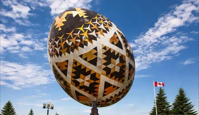 Де стоїть найбільша писанка у світі (фото)