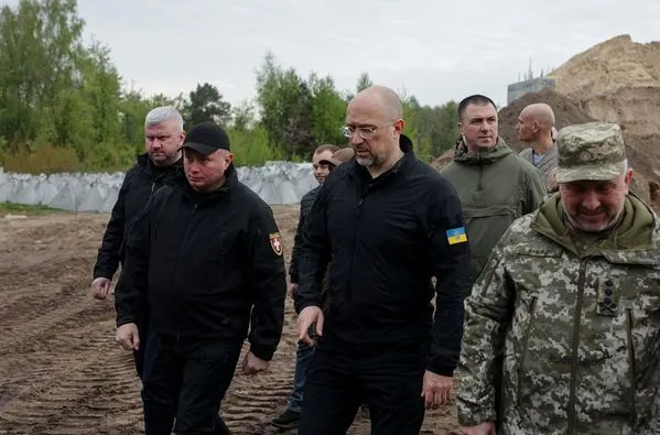 На Волинь приїхав прем'єр-міністр Денис Шмигаль – перевіряв будівництво фортифікаційних споруд (фото)