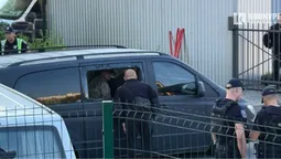 У Луцьку люди побили автівку працівників ТЦК, від яких втік ухилянт