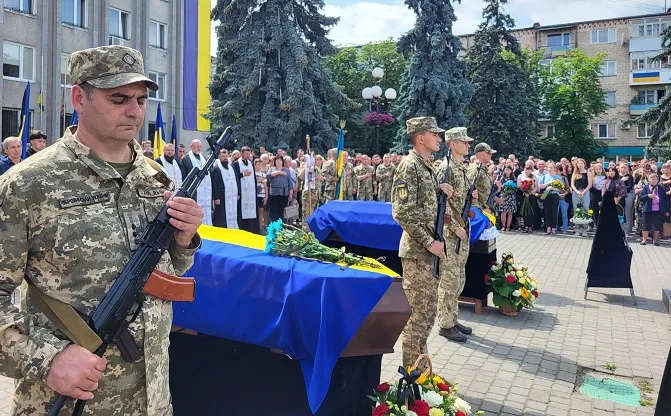 У Ковелі попрощалися із двома Героями – Олександром Філоном та Русланом Ілюшиком (фото)