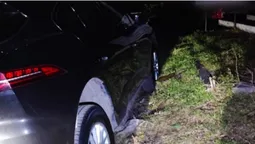 У Луцьку водійка на Jaguar «вилетіла» на бордюр (фото)