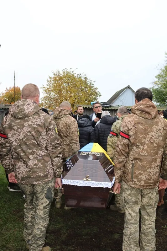 Загинув понад 2 роки тому: на Волині в останню дорогу провели полеглого воїна Костянтина Клюбу (відео)