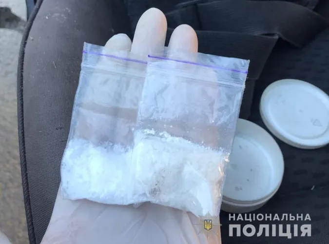 У Луцьку затримали озброєного наркоторговця (фото)