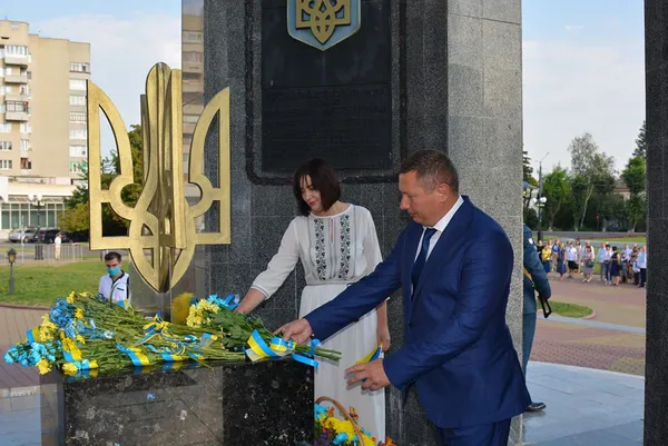 Фейсбук у синьо-жовтих прапорах: волиняни вітають зі святом (фото)