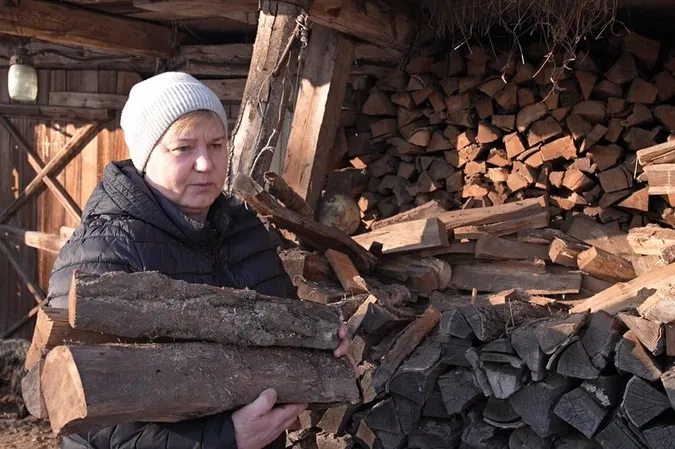 «Якщо є дрова – не страшні ні холод, ні голод»: як пічне опалення рятує волинян узимку