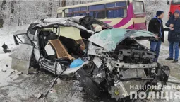 Зіткнення автобуса та легковика на Львівщині: постраждала сім'я з Луцька (фото, відео)