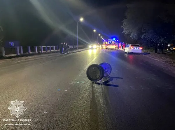 Авто злетіло, віз розвалився: біля Луцька не розминулися кінна підвода та «ауді» (фото)