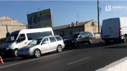 У Луцьку – ДТП на шляхопроводі (фото)