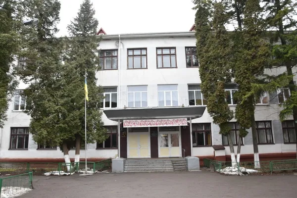 У Луцьку почали ремонтувати заклади освіти (фото)